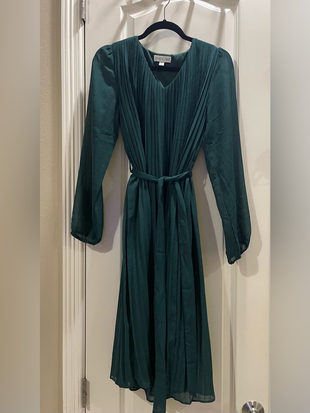 She + Sky Green Pleated Long-Sleeve Midi Dress